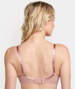 Triumph Gorgeous Luxury T-Shirt 2 Pack Bra - Tea Rose/Dark Grey 14 Triumph Gorgeous Luxury T-Shirt 2 Pack Bra - Tea Rose/Dark Grey -BRASTOGO Sales triumph gorgeous luxury t shirt 2 pack bra tea rose dark grey5